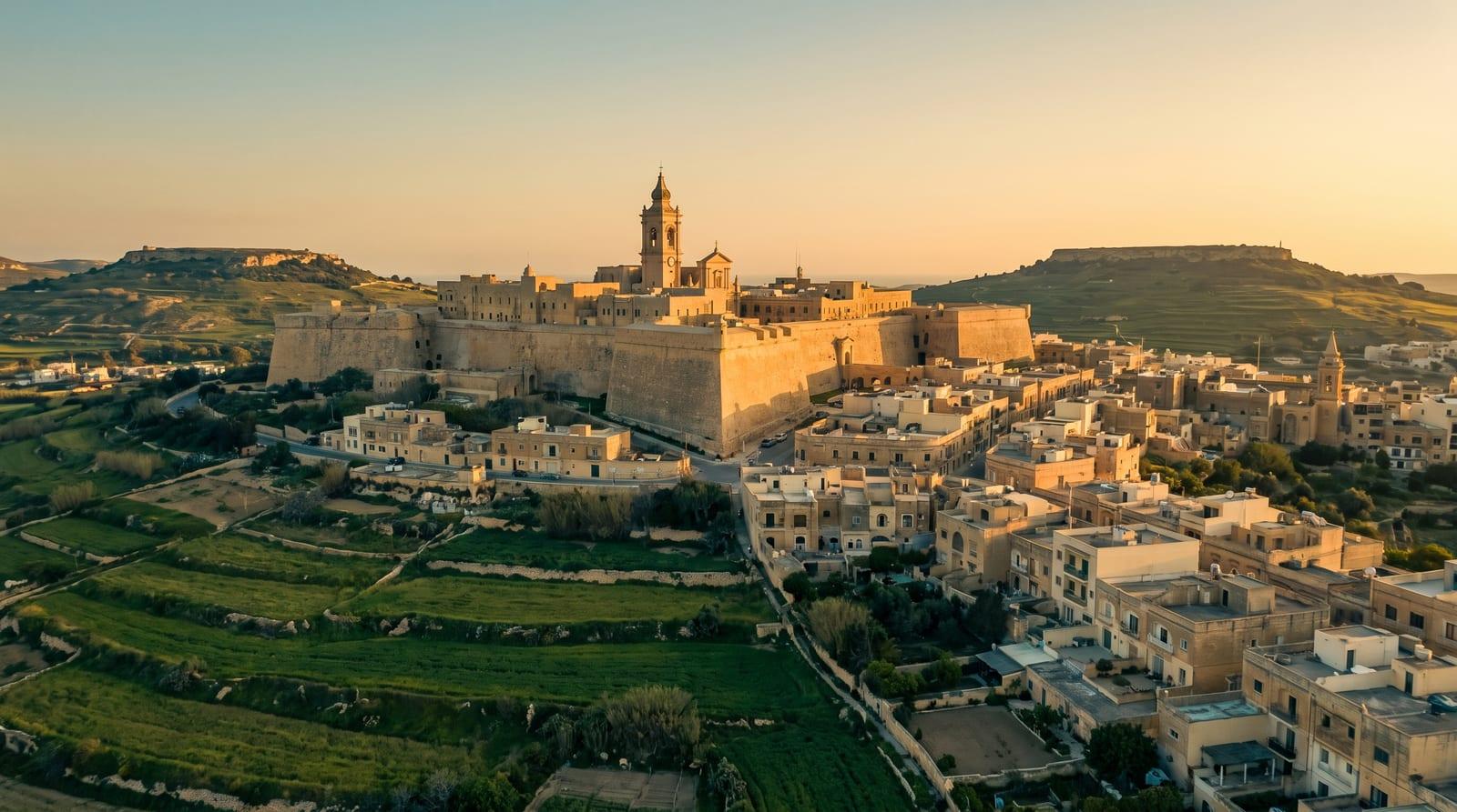 Pevnost Citadela nad městečkem Victoria na ostrově Gozo